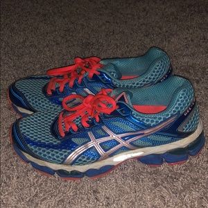 Running shoes - ASICS Gel Cumulus